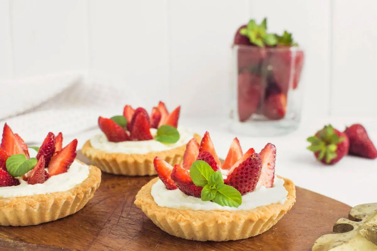 Indulge in our irresistible strawberry cream pie recipe, bursting with fresh strawberries and creamy goodness.