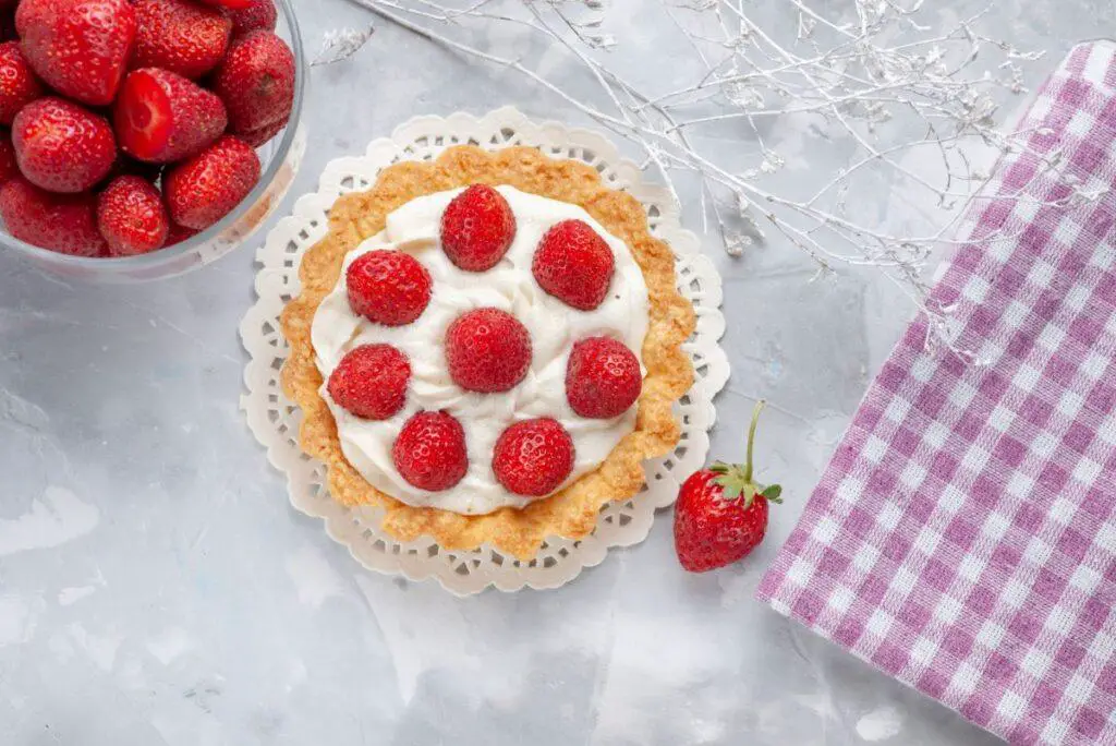 Indulge in our irresistible strawberry cream pie recipe, bursting with fresh strawberries and creamy goodness.