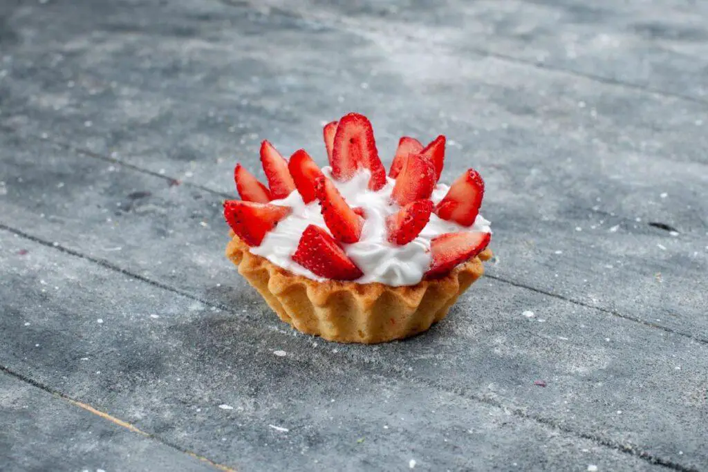 Indulge in our irresistible strawberry cream pie recipe, bursting with fresh strawberries and creamy goodness.